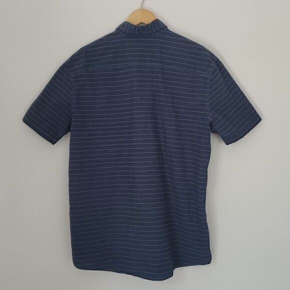 Eddie Bauer | Classic Fit Button-down - Picture 6 of 7